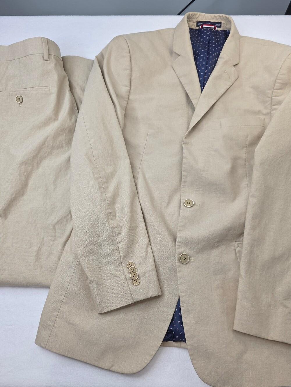 Tommy Hilfiger Men's Beige Two-Piece Suit Jacket Size 38L Pants 32 Macy's H-3735